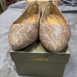 Trotters Women's Estee ballet flats